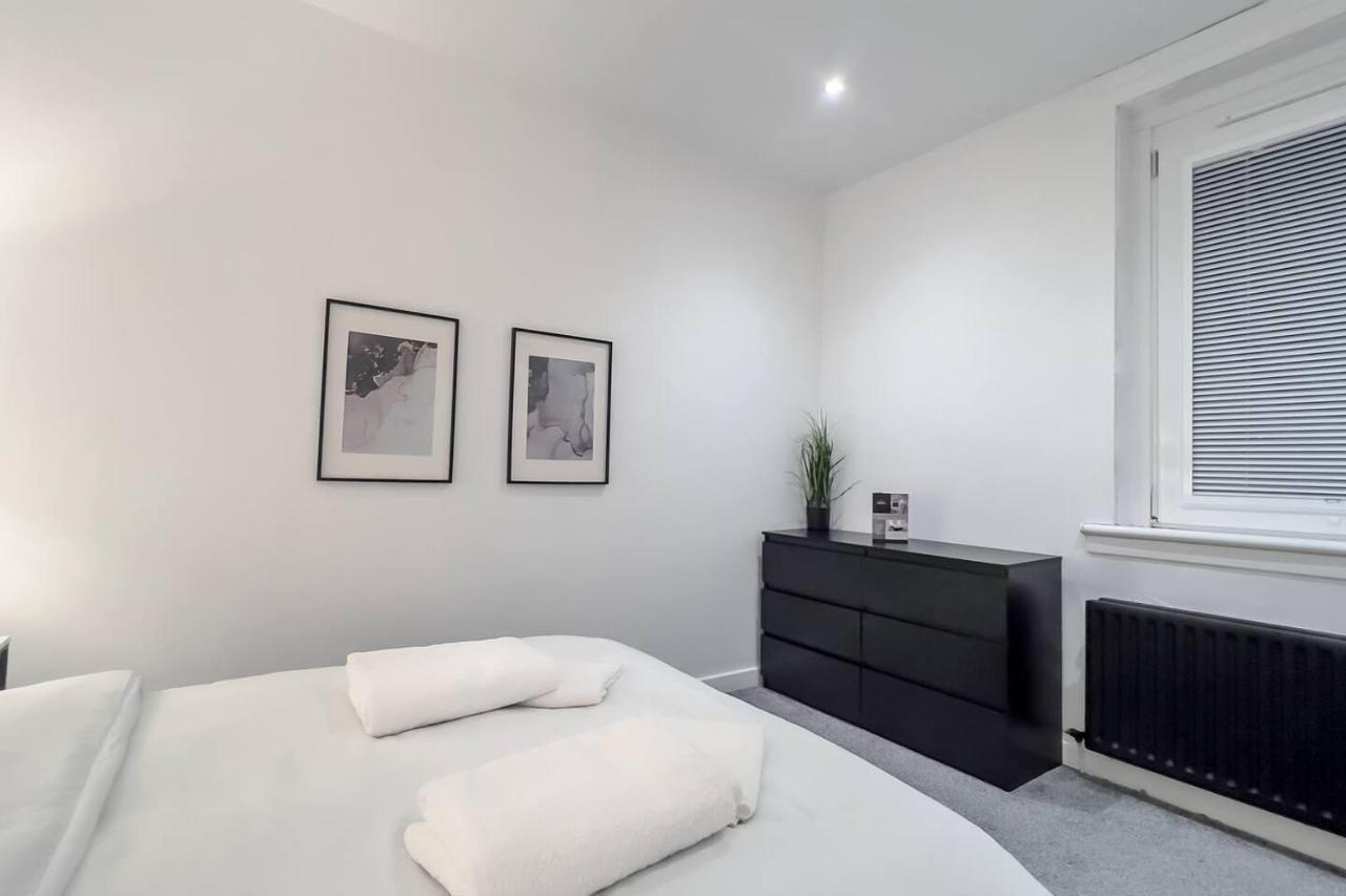 Stunning Luxury Apartment Near Motherwell Wishaw  Exterior foto